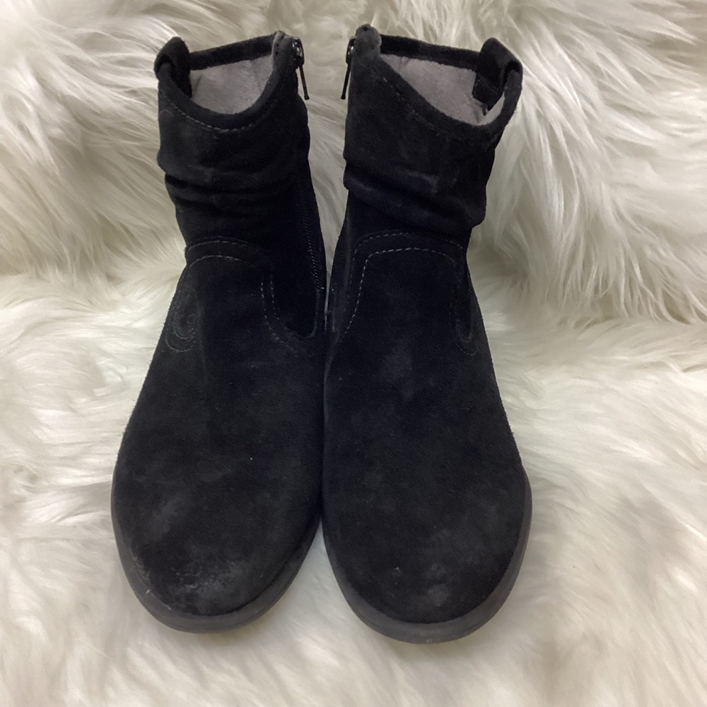 Earth Peak Pioneer Black Suede Booties - 9